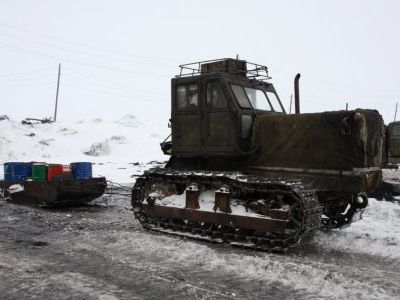 Личный транспорт последнего жителя прииска Полярный.